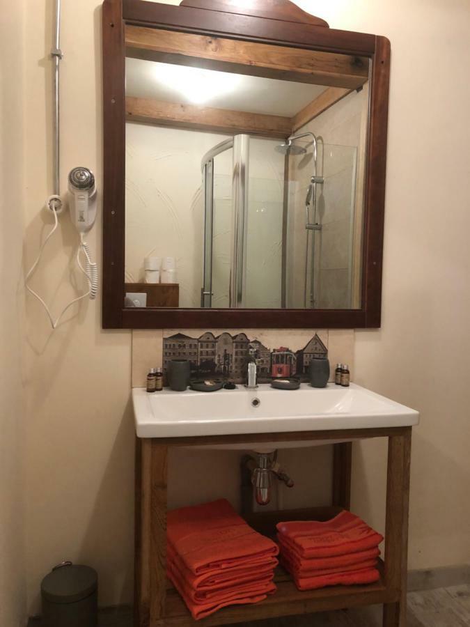 The Book Niche Bed & Breakfast Брашов Екстериор снимка