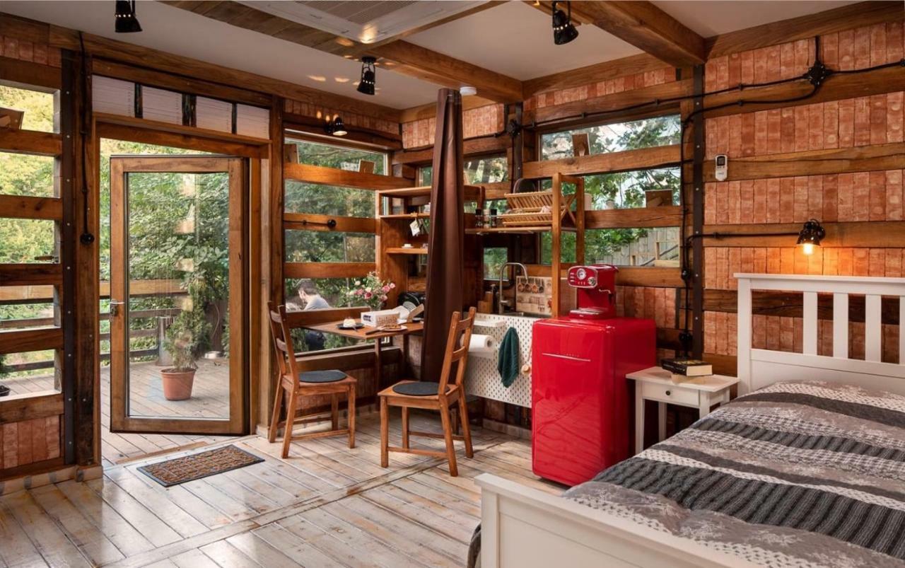 The Book Niche Bed & Breakfast Брашов Екстериор снимка