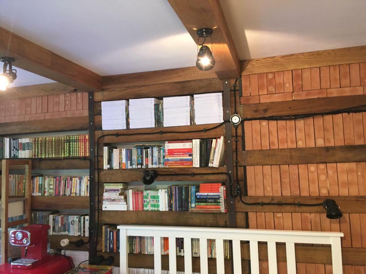 The Book Niche Bed & Breakfast Брашов Екстериор снимка