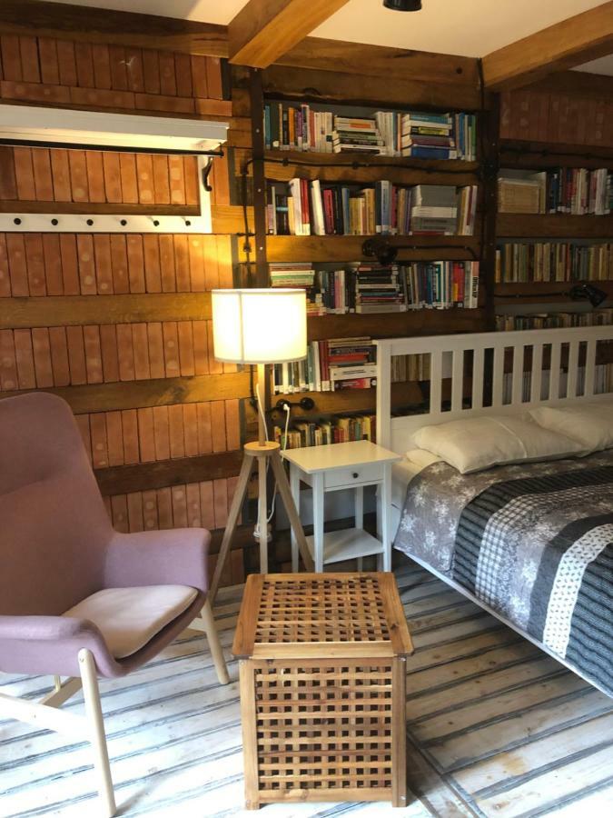 The Book Niche Bed & Breakfast Брашов Екстериор снимка