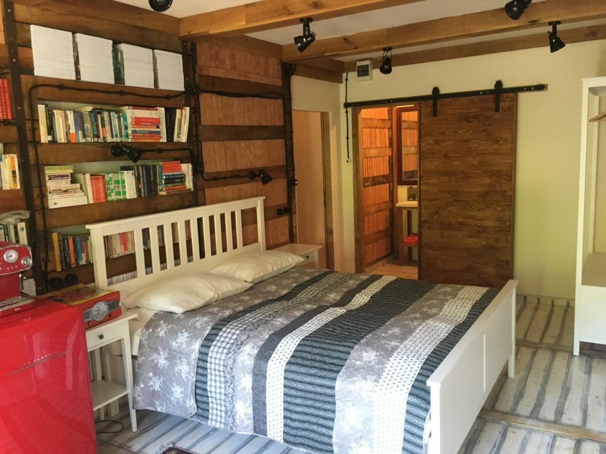 The Book Niche Bed & Breakfast Брашов Екстериор снимка